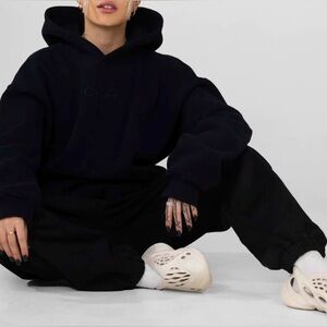 Black heavyweight Comfrt sweatpants